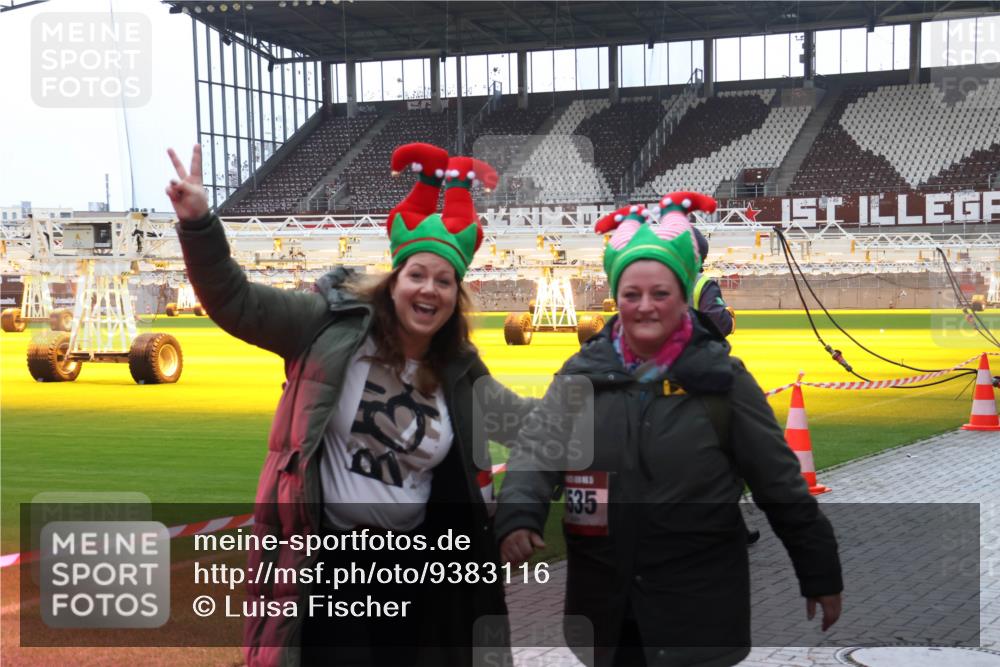 07.12.2025 - St. Pauli X-Mass-Run No. 15 Luisa Fischer http://msf.ph/oto/9383116 07.12.2025 10:51:58 Ziel 535, 275, 328, 1047, 1093, 2103, 2105, 2327, 2332, 2553, 2593, 2607, 2642, 2643, 2674, 2836, 2837, 2959, 3199, 3223, 3228, 3342, 4862 meine-sportfotos.de