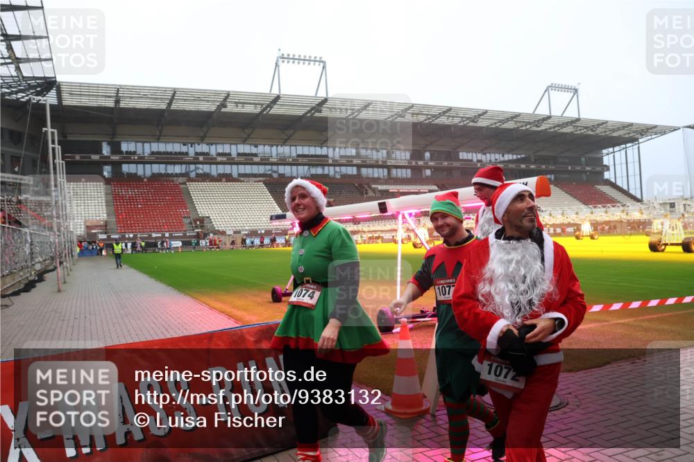 07.12.2025 - St. Pauli X-Mass-Run No. 15 Luisa Fischer http://msf.ph/oto/9383132 07.12.2025 10:13:27 Ziel 1074, 1077, 1072, 9, 18, 80, 938, 1044, 1126, 1397, 1733, 2687, 2711, 2712, 2770, 3040, 3428, 3514, 3551, 3557, 3585, 3588, 3589, 3799, 3834, 3836, 4081, 4082, 4083, 4487, 4664 meine-sportfotos.de