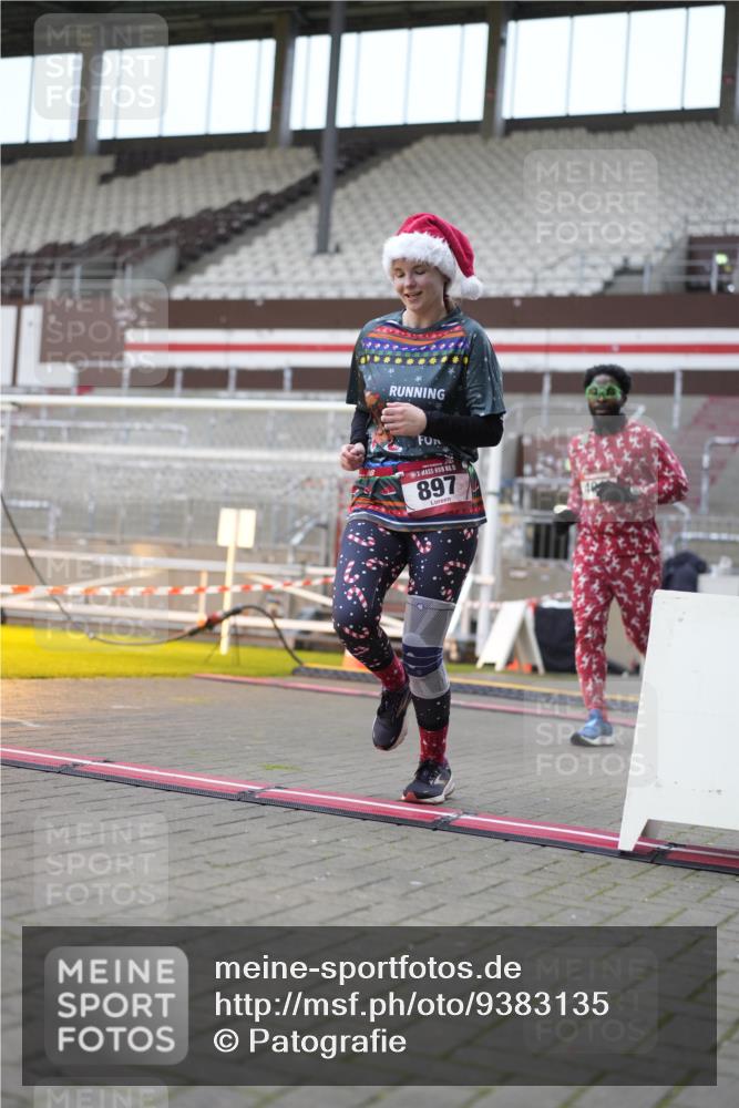 07.12.2025 - St. Pauli X-Mass-Run No. 15 Patografie http://msf.ph/oto/9383135 07.12.2025 10:24:05 Ziel 711, 897, 3968, 4040, 4203, 4479, 4765 meine-sportfotos.de