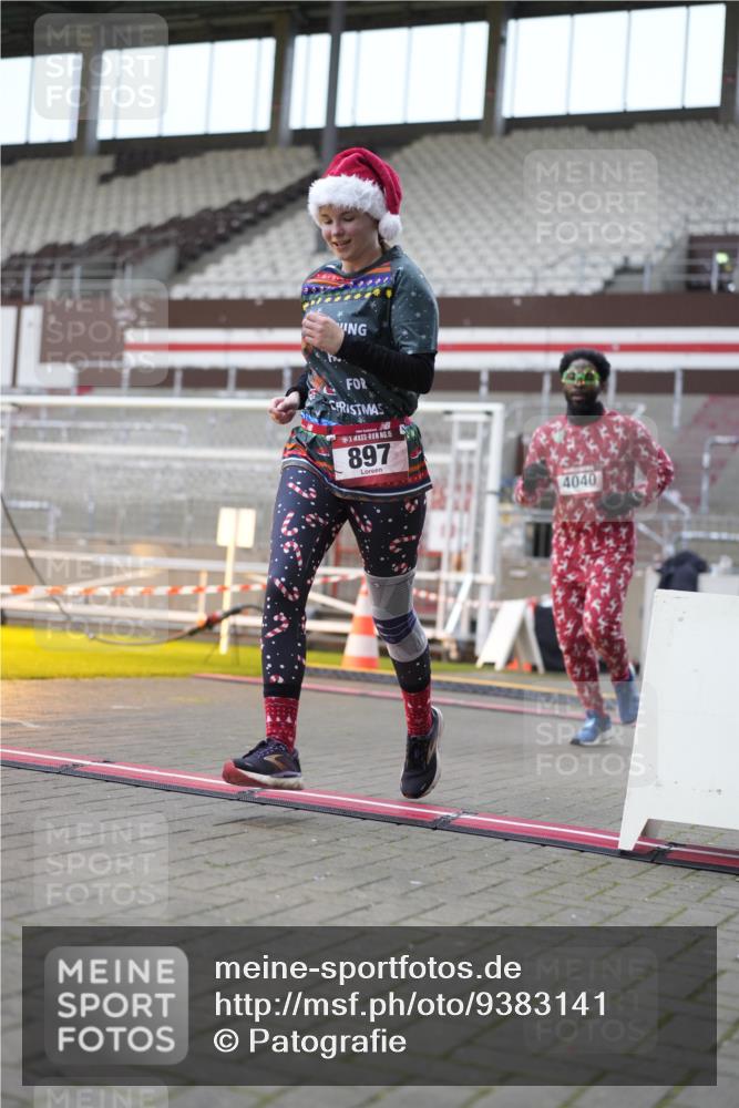 07.12.2025 - St. Pauli X-Mass-Run No. 15 Patografie http://msf.ph/oto/9383141 07.12.2025 10:24:05 Ziel 711, 897, 3968, 4040, 4203, 4479, 4765 meine-sportfotos.de