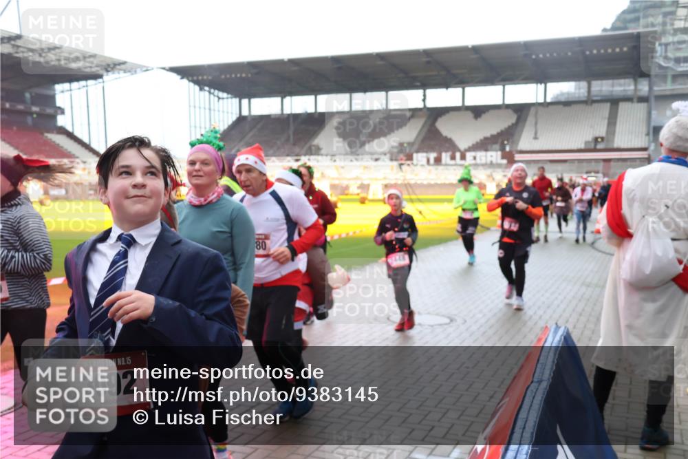 07.12.2025 - St. Pauli X-Mass-Run No. 15 Luisa Fischer http://msf.ph/oto/9383145 07.12.2025 11:25:19 Ziel 15, 3092, 80, 470, 473, 705, 1320, 1346, 1384, 1427, 1527, 1544, 1752, 1855, 1858, 1961, 2151, 2193, 2399, 2400, 2402, 2447, 2448, 2480, 2852, 2859, 2869, 2981, 2990, 3092, 3126, 3193, 3194, 3195, 3306, 3314, 4632, 5003 meine-sportfotos.de