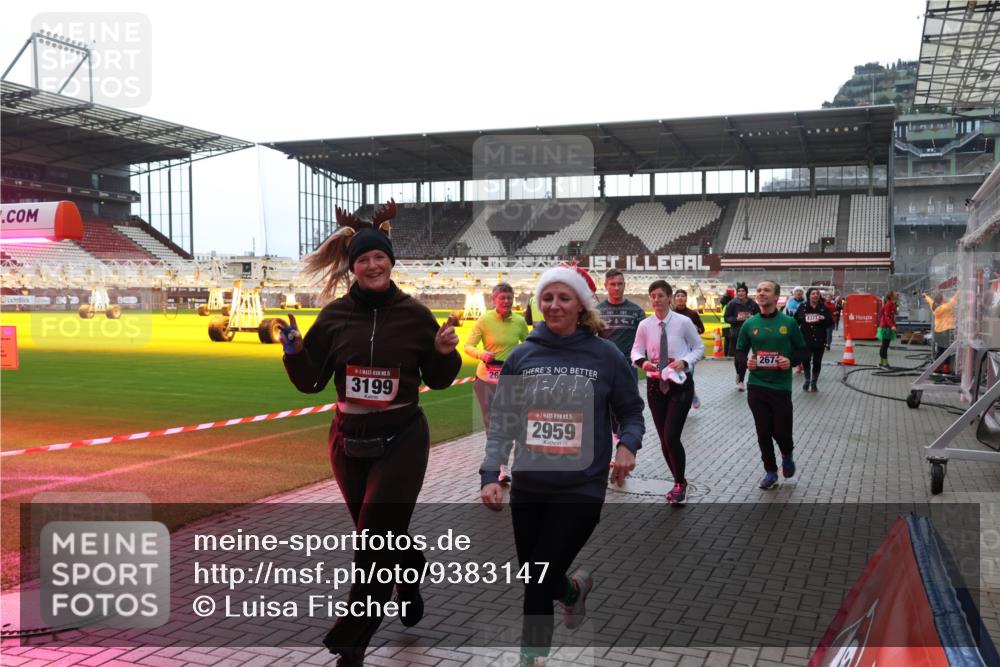 07.12.2025 - St. Pauli X-Mass-Run No. 15 Luisa Fischer http://msf.ph/oto/9383147 07.12.2025 10:52:07 Ziel 3, 3199, 26, 267, 5, 2959, 275, 328, 1047, 1093, 1964, 1982, 1984, 2103, 2105, 2165, 2287, 2289, 2327, 2332, 2553, 2593, 2607, 2642, 2643, 2674, 2836, 2837, 2959, 3199, 3223, 3228, 4550, 4862 meine-sportfotos.de