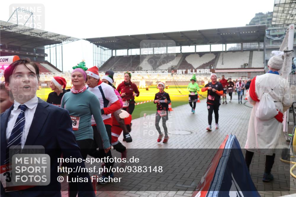 07.12.2025 - St. Pauli X-Mass-Run No. 15 Luisa Fischer http://msf.ph/oto/9383148 07.12.2025 11:25:19 Ziel 15, 3092, 5, 9, 447, 2448, 470, 473, 705, 1320, 1346, 1384, 1427, 1527, 1544, 1752, 1855, 1858, 1961, 2151, 2193, 2399, 2400, 2402, 2447, 2448, 2480, 2852, 2859, 2869, 2981, 2990, 3092, 3126, 3193, 3194, 3195, 3306, 3314, 4632, 5003 meine-sportfotos.de