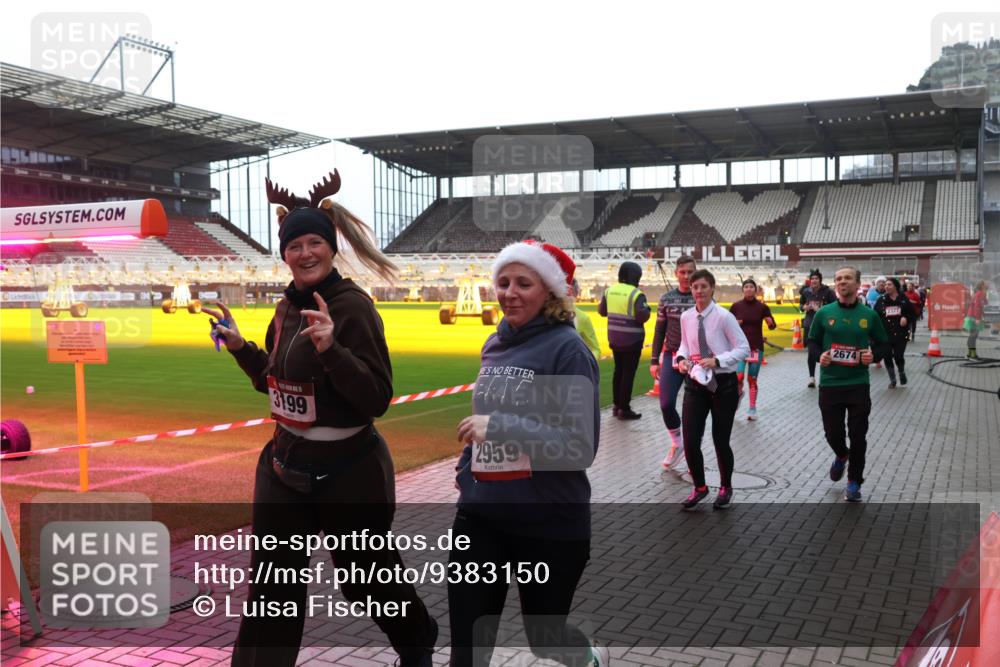 07.12.2025 - St. Pauli X-Mass-Run No. 15 Luisa Fischer http://msf.ph/oto/9383150 07.12.2025 10:52:08 Ziel 3199, 2959, 2674, 275, 328, 1047, 1964, 1982, 1984, 2103, 2105, 2165, 2287, 2289, 2327, 2332, 2553, 2593, 2607, 2642, 2643, 2674, 2836, 2837, 2959, 3199, 3223, 3228, 4550, 4862 meine-sportfotos.de