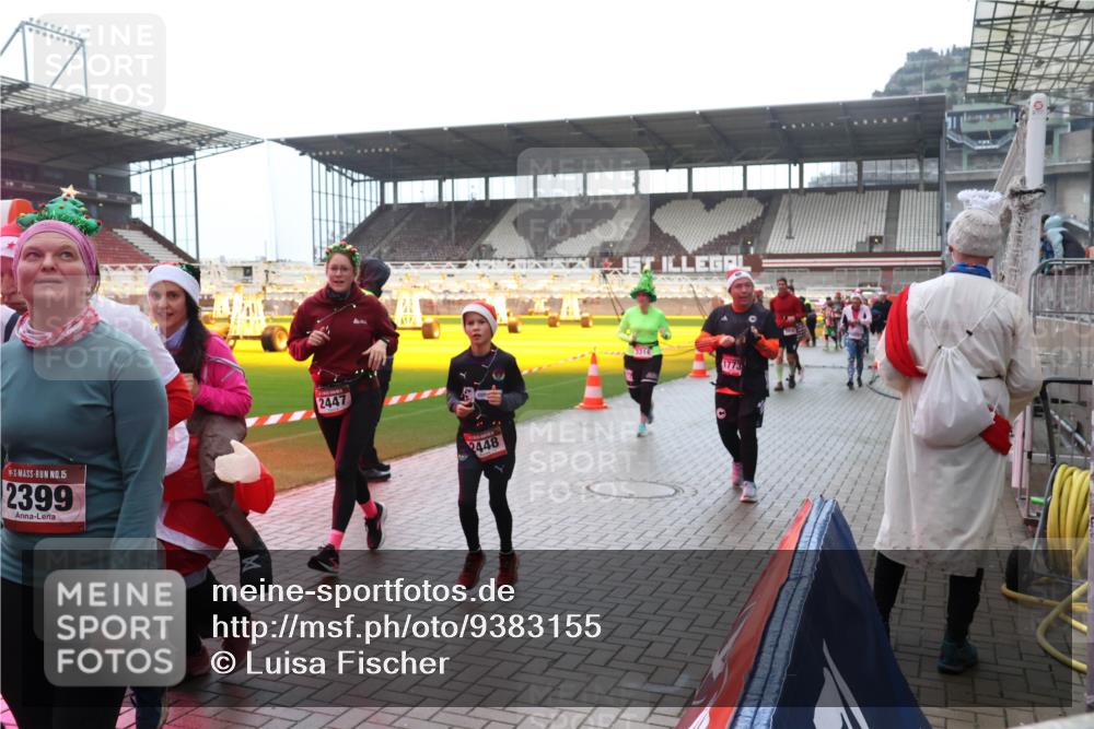 07.12.2025 - St. Pauli X-Mass-Run No. 15 Luisa Fischer http://msf.ph/oto/9383155 07.12.2025 11:25:20 Ziel 15, 2399, 2447, 2448, 1773, 470, 473, 705, 1320, 1346, 1384, 1427, 1527, 1544, 1752, 1855, 1858, 1961, 2151, 2193, 2399, 2400, 2402, 2447, 2448, 2480, 2852, 2859, 2869, 2981, 2990, 3092, 3126, 3193, 3194, 3195, 3306, 3314, 4632, 5003 meine-sportfotos.de