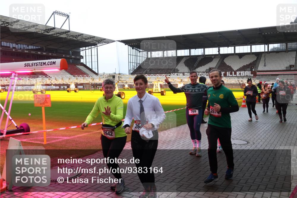 07.12.2025 - St. Pauli X-Mass-Run No. 15 Luisa Fischer http://msf.ph/oto/9383164 07.12.2025 10:52:09 Ziel 2642, 26, 769, 2674, 332, 2327, 275, 328, 1047, 1964, 1982, 1984, 2103, 2105, 2165, 2287, 2289, 2327, 2332, 2553, 2592, 2593, 2607, 2642, 2643, 2674, 2836, 2837, 2959, 3223, 3228, 4550, 4862 meine-sportfotos.de