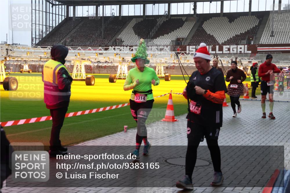 07.12.2025 - St. Pauli X-Mass-Run No. 15 Luisa Fischer http://msf.ph/oto/9383165 07.12.2025 11:25:21 Ziel 3314, 1773, 2606, 470, 473, 705, 1320, 1346, 1384, 1427, 1527, 1544, 1752, 1855, 1858, 1961, 2151, 2193, 2244, 2400, 2447, 2448, 2480, 2852, 2859, 2869, 2981, 2990, 3092, 3126, 3193, 3194, 3195, 3306, 3314, 4632, 5003 meine-sportfotos.de