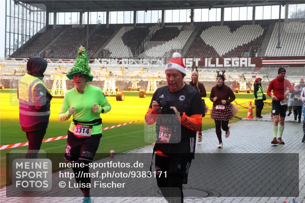 07.12.2025 - St. Pauli X-Mass-Run No. 15 Luisa Fischer http://msf.ph/oto/9383171 07.12.2025 11:25:22 Ziel 3314, 15, 173, 470, 2606, 1858, 470, 473, 705, 1320, 1346, 1384, 1427, 1527, 1544, 1752, 1855, 1858, 1961, 2151, 2193, 2244, 2447, 2448, 2480, 2852, 2859, 2869, 2981, 2990, 3092, 3126, 3193, 3194, 3195, 3306, 3314, 4632, 5003 meine-sportfotos.de