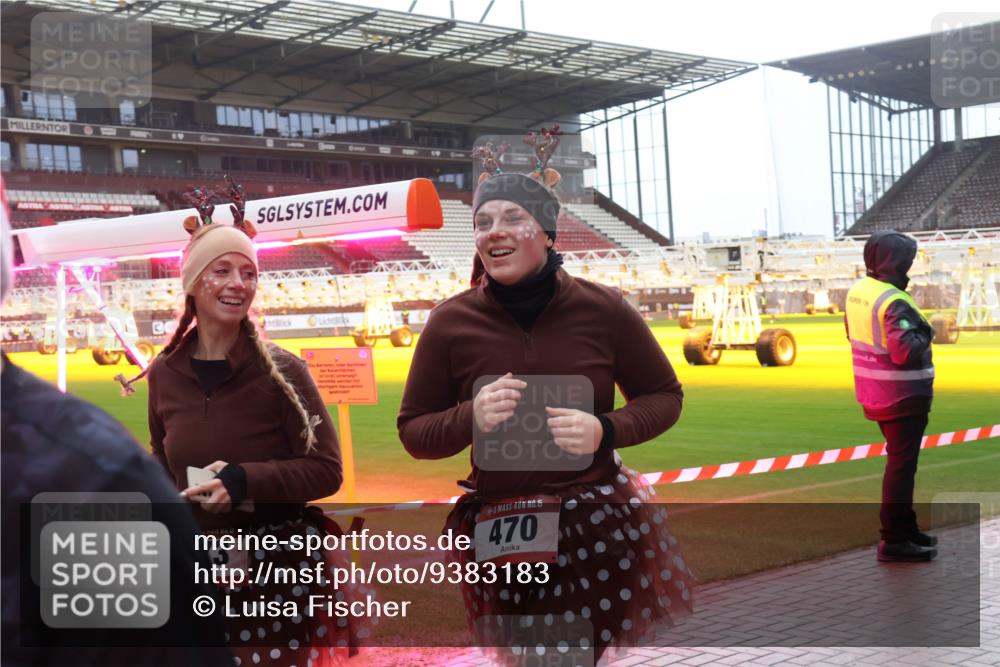07.12.2025 - St. Pauli X-Mass-Run No. 15 Luisa Fischer http://msf.ph/oto/9383183 07.12.2025 11:25:26 Ziel 3, 15, 470, 470, 473, 705, 1320, 1346, 1384, 1427, 1527, 1544, 1752, 1855, 1858, 1961, 2151, 2193, 2244, 2447, 2448, 2480, 2852, 2859, 2869, 2981, 2990, 3126, 3193, 3194, 3195, 3306, 3314, 4632, 5003 meine-sportfotos.de