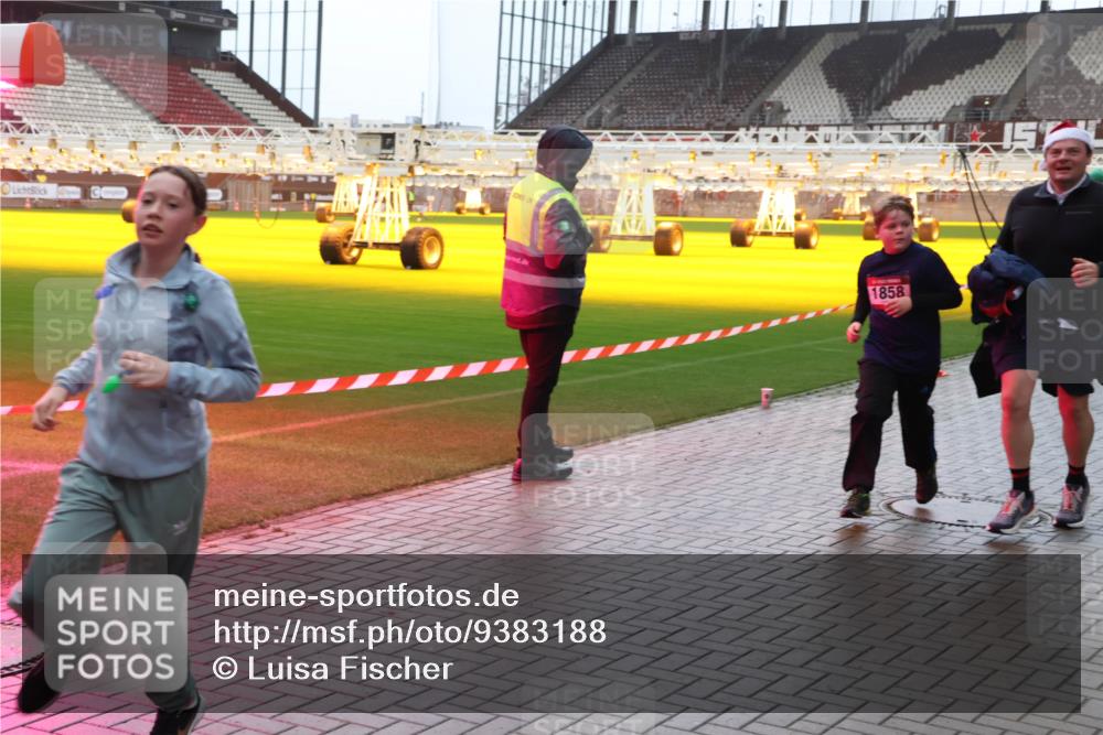07.12.2025 - St. Pauli X-Mass-Run No. 15 Luisa Fischer http://msf.ph/oto/9383188 07.12.2025 11:25:28 Ziel 1858, 470, 473, 705, 1320, 1346, 1384, 1427, 1527, 1544, 1752, 1855, 1858, 1961, 2151, 2193, 2244, 2447, 2448, 2480, 2852, 2859, 2869, 2981, 2990, 3126, 3193, 3194, 3195, 3306, 3314, 4632, 5003 meine-sportfotos.de
