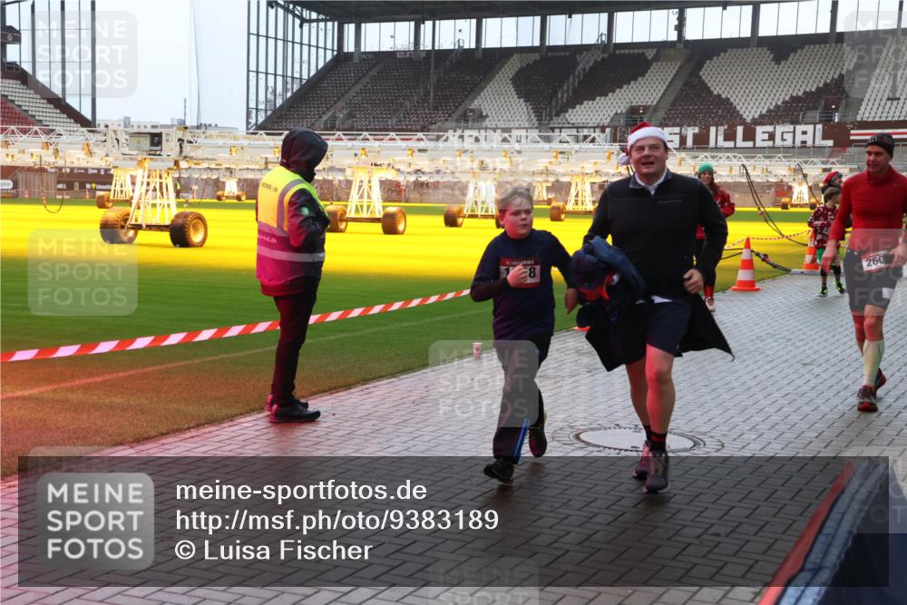 07.12.2025 - St. Pauli X-Mass-Run No. 15 Luisa Fischer http://msf.ph/oto/9383189 07.12.2025 11:25:28 Ziel 8, 260, 470, 473, 705, 1320, 1346, 1384, 1427, 1527, 1544, 1752, 1855, 1858, 1961, 2151, 2193, 2244, 2447, 2448, 2480, 2852, 2859, 2869, 2981, 2990, 3126, 3193, 3194, 3195, 3306, 3314, 4632, 5003 meine-sportfotos.de