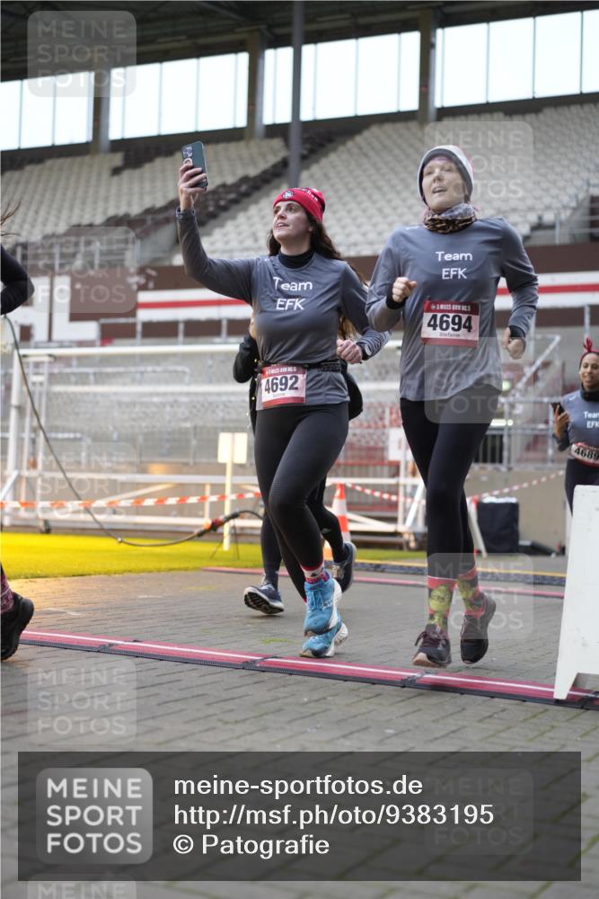 07.12.2025 - St. Pauli X-Mass-Run No. 15 Patografie http://msf.ph/oto/9383195 07.12.2025 10:24:13 Ziel 712, 897, 4040, 4122, 4140, 4689, 4692, 4694 meine-sportfotos.de