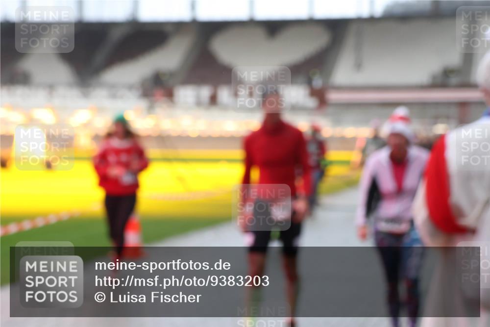 07.12.2025 - St. Pauli X-Mass-Run No. 15 Luisa Fischer http://msf.ph/oto/9383203 07.12.2025 11:25:30 Ziel 470, 473, 705, 1320, 1346, 1384, 1427, 1527, 1544, 1752, 1855, 1858, 1961, 2151, 2193, 2244, 2447, 2448, 2480, 2859, 2869, 2981, 2990, 3126, 3193, 3194, 3195, 3290, 3296, 3301, 3306, 3314, 4101, 4632, 5003 meine-sportfotos.de