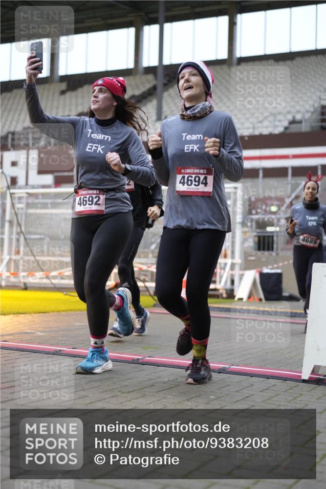 07.12.2025 - St. Pauli X-Mass-Run No. 15 Patografie http://msf.ph/oto/9383208 07.12.2025 10:24:13 Ziel 712, 897, 4040, 4122, 4140, 4689, 4692, 4694 meine-sportfotos.de