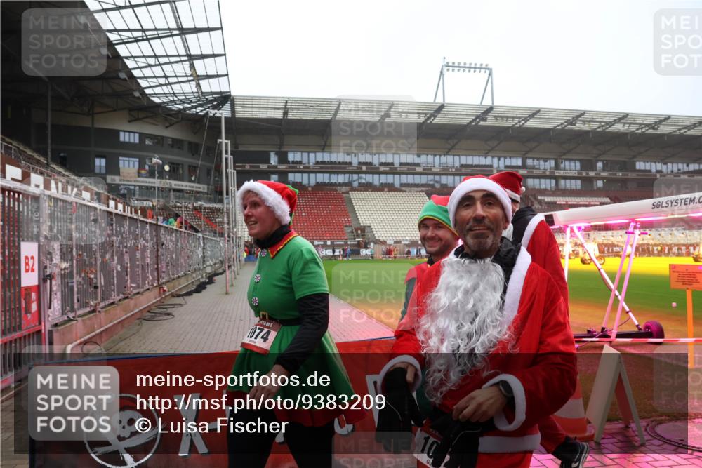 07.12.2025 - St. Pauli X-Mass-Run No. 15 Luisa Fischer http://msf.ph/oto/9383209 07.12.2025 10:13:28 Ziel 10, 2, 5, 074, 10, 9, 18, 80, 938, 1044, 1062, 1126, 1220, 1397, 1733, 2687, 2711, 2712, 3040, 3428, 3514, 3551, 3557, 3585, 3588, 3589, 3799, 3834, 3836, 4081, 4082, 4083, 4487, 4664 meine-sportfotos.de