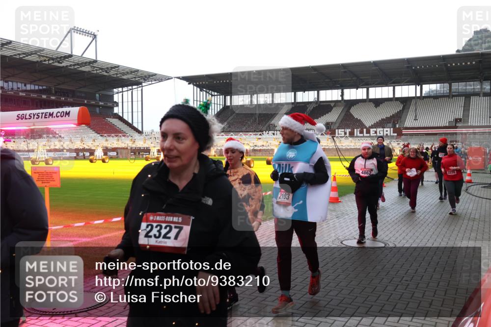 07.12.2025 - St. Pauli X-Mass-Run No. 15 Luisa Fischer http://msf.ph/oto/9383210 07.12.2025 10:52:15 Ziel 15, 2327, 2103, 4862, 3228, 275, 328, 1047, 1964, 1982, 1984, 2103, 2105, 2165, 2287, 2289, 2327, 2332, 2553, 2592, 2593, 2607, 2642, 2643, 2661, 2674, 2836, 2837, 2959, 3223, 3228, 4550, 4862, 4865, 4879, 4880 meine-sportfotos.de