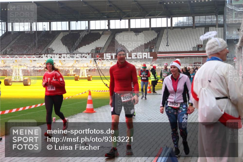 07.12.2025 - St. Pauli X-Mass-Run No. 15 Luisa Fischer http://msf.ph/oto/9383221 07.12.2025 11:25:31 Ziel 3195, 2606, 4632, 2605, 470, 473, 705, 1320, 1346, 1384, 1427, 1527, 1544, 1752, 1855, 1858, 1961, 2151, 2193, 2244, 2447, 2448, 2859, 2869, 2981, 2990, 3126, 3193, 3194, 3195, 3290, 3296, 3301, 3306, 3314, 4101, 4632, 5003 meine-sportfotos.de