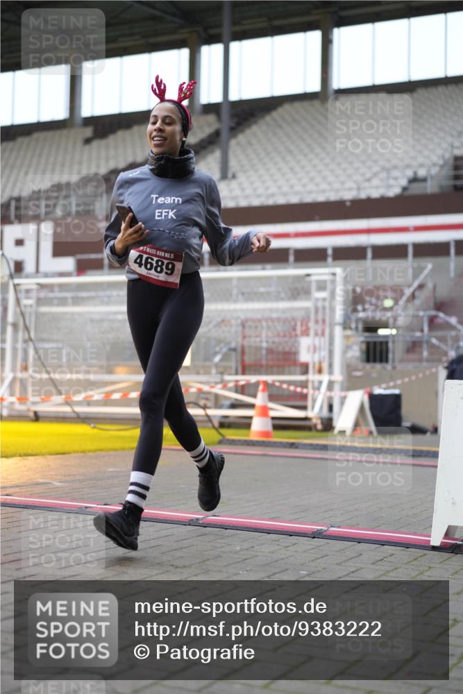 07.12.2025 - St. Pauli X-Mass-Run No. 15 Patografie http://msf.ph/oto/9383222 07.12.2025 10:24:14 Ziel 712, 897, 4040, 4122, 4140, 4689, 4692, 4694 meine-sportfotos.de