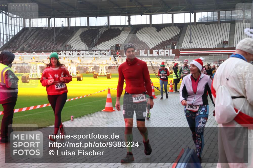 07.12.2025 - St. Pauli X-Mass-Run No. 15 Luisa Fischer http://msf.ph/oto/9383224 07.12.2025 11:25:31 Ziel 9000, 3195, 2606, 4632, 2990, 2605, 470, 473, 705, 1320, 1346, 1384, 1427, 1527, 1544, 1752, 1855, 1858, 1961, 2151, 2193, 2244, 2447, 2448, 2859, 2869, 2981, 2990, 3126, 3193, 3194, 3195, 3290, 3296, 3301, 3306, 3314, 4101, 4632, 5003 meine-sportfotos.de