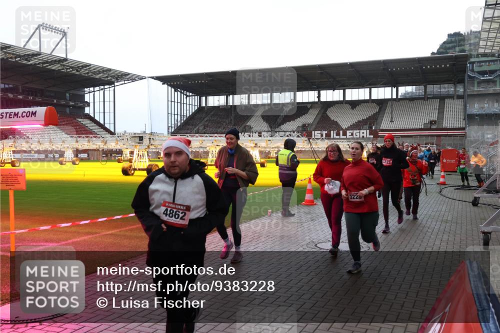 07.12.2025 - St. Pauli X-Mass-Run No. 15 Luisa Fischer http://msf.ph/oto/9383228 07.12.2025 10:52:17 Ziel 5, 4862, 3228, 3223, 275, 328, 1047, 1964, 1982, 1984, 2103, 2105, 2165, 2287, 2289, 2327, 2332, 2553, 2592, 2593, 2607, 2642, 2643, 2661, 2674, 2836, 2837, 2959, 3223, 3228, 4550, 4862, 4865, 4879, 4880 meine-sportfotos.de