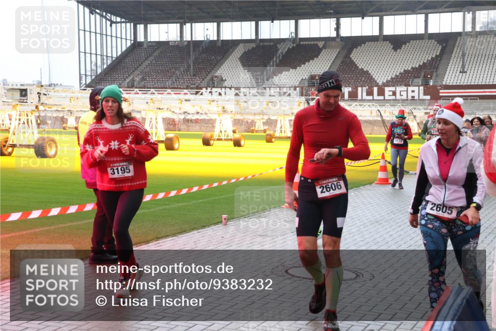 07.12.2025 - St. Pauli X-Mass-Run No. 15 Luisa Fischer http://msf.ph/oto/9383232 07.12.2025 11:25:32 Ziel 00000000, 3195, 4632, 2606, 2605, 470, 473, 705, 1346, 1384, 1427, 1527, 1544, 1752, 1855, 1858, 1961, 2151, 2193, 2244, 2447, 2859, 2869, 2981, 2990, 3126, 3193, 3195, 3290, 3296, 3301, 3306, 3314, 4101, 4632, 5003 meine-sportfotos.de