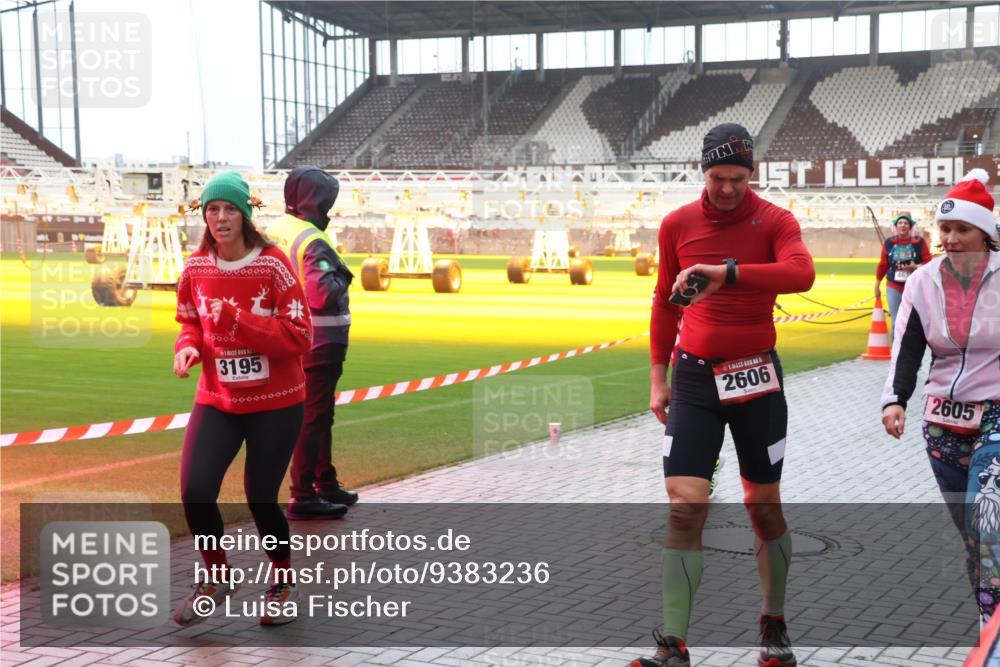 07.12.2025 - St. Pauli X-Mass-Run No. 15 Luisa Fischer http://msf.ph/oto/9383236 07.12.2025 11:25:32 Ziel 3195, 1, 2606, 2605, 470, 473, 705, 1346, 1384, 1427, 1527, 1544, 1752, 1855, 1858, 1961, 2151, 2193, 2244, 2447, 2859, 2869, 2981, 2990, 3126, 3193, 3195, 3290, 3296, 3301, 3306, 3314, 4101, 4632, 5003 meine-sportfotos.de
