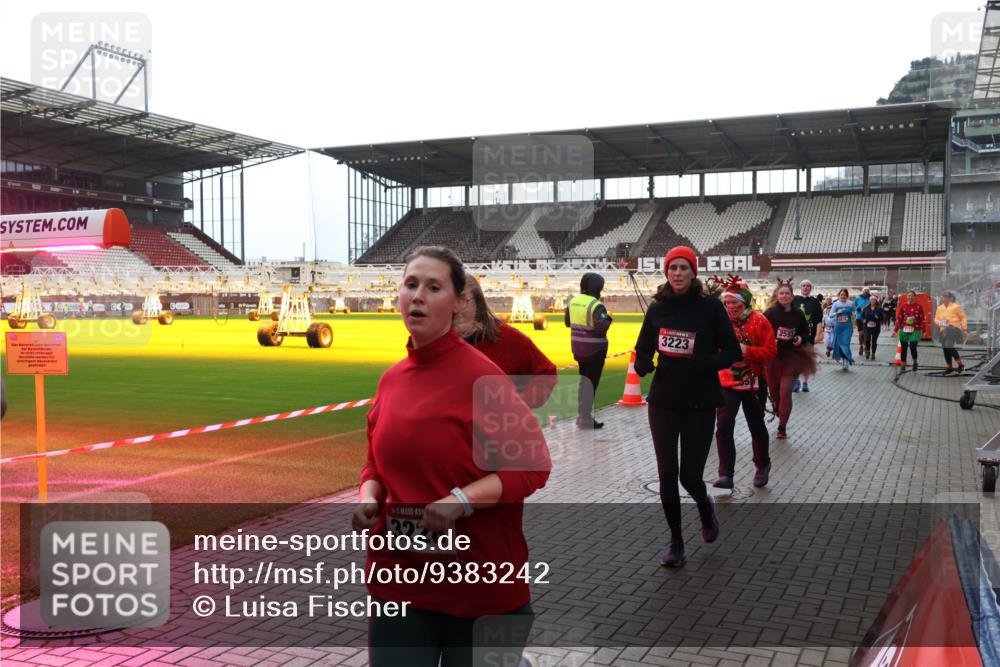 07.12.2025 - St. Pauli X-Mass-Run No. 15 Luisa Fischer http://msf.ph/oto/9383242 07.12.2025 10:52:19 Ziel 3220, 3223, 2593, 27, 275, 328, 1047, 1964, 1982, 1984, 2103, 2105, 2165, 2287, 2289, 2327, 2332, 2553, 2592, 2593, 2607, 2642, 2643, 2661, 2674, 2836, 2837, 2959, 3223, 3228, 4550, 4862, 4865, 4879, 4880 meine-sportfotos.de