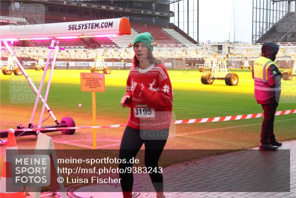 07.12.2025 - St. Pauli X-Mass-Run No. 15 Luisa Fischer http://msf.ph/oto/9383243 07.12.2025 11:25:33 Ziel 669, 11002, 1, 3195, 470, 473, 705, 1346, 1384, 1427, 1527, 1544, 1752, 1855, 1858, 1961, 2151, 2193, 2244, 2447, 2859, 2869, 2981, 2990, 3126, 3193, 3195, 3290, 3296, 3301, 3306, 3314, 4101, 4632, 5003 meine-sportfotos.de