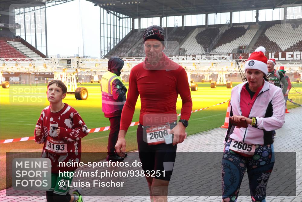 07.12.2025 - St. Pauli X-Mass-Run No. 15 Luisa Fischer http://msf.ph/oto/9383251 07.12.2025 11:25:34 Ziel 5, 3193, 19, 15, 2606, 2605, 470, 473, 705, 1346, 1384, 1427, 1527, 1544, 1855, 1858, 1961, 2151, 2193, 2244, 2447, 2859, 2869, 2981, 2990, 3126, 3193, 3195, 3290, 3296, 3301, 3306, 3314, 4101, 4632, 5003 meine-sportfotos.de