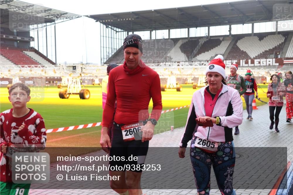 07.12.2025 - St. Pauli X-Mass-Run No. 15 Luisa Fischer http://msf.ph/oto/9383253 07.12.2025 11:25:35 Ziel 3193, 10, 15, 2606, 2605, 2990, 27, 632, 2981, 470, 473, 705, 1346, 1384, 1427, 1527, 1544, 1855, 1858, 1961, 2151, 2193, 2244, 2447, 2859, 2869, 2981, 2990, 3126, 3193, 3195, 3290, 3296, 3301, 3306, 3314, 4101, 4632, 5003 meine-sportfotos.de