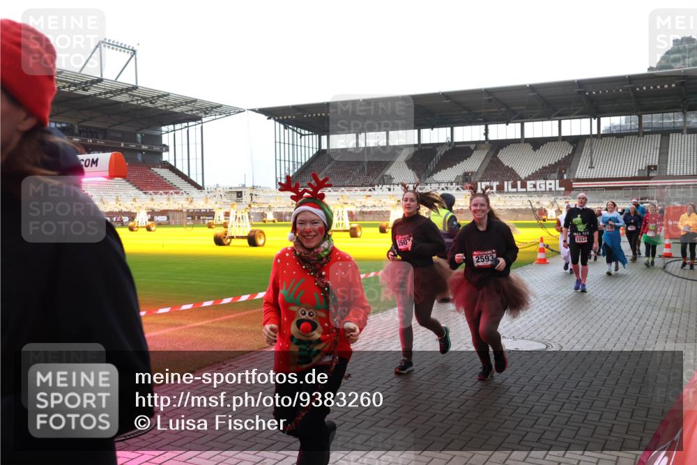 07.12.2025 - St. Pauli X-Mass-Run No. 15 Luisa Fischer http://msf.ph/oto/9383260 07.12.2025 10:52:21 Ziel 260, 2593, 1047, 27, 275, 328, 1047, 1964, 1982, 1984, 2103, 2105, 2165, 2287, 2289, 2327, 2332, 2553, 2592, 2593, 2607, 2642, 2643, 2661, 2674, 2836, 2837, 2959, 3223, 3228, 4550, 4862, 4864, 4865, 4866, 4879, 4880 meine-sportfotos.de