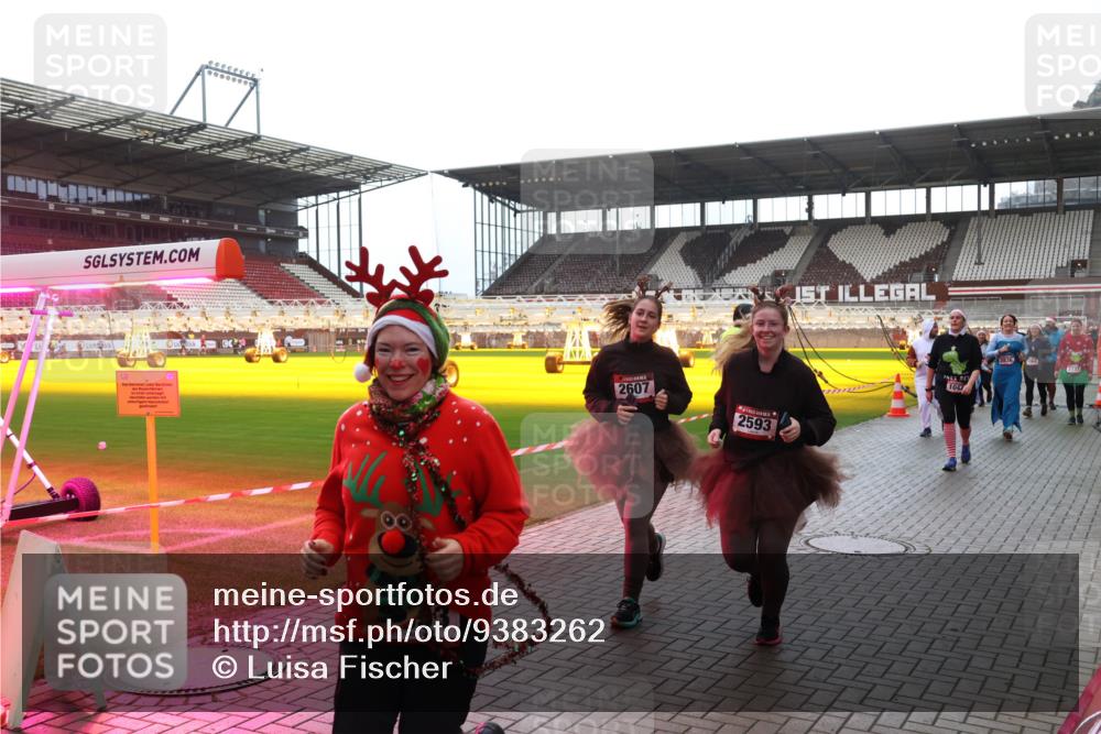 07.12.2025 - St. Pauli X-Mass-Run No. 15 Luisa Fischer http://msf.ph/oto/9383262 07.12.2025 10:52:21 Ziel 2607, 2593, 1047, 2836, 2737, 27, 275, 328, 1047, 1964, 1982, 1984, 2103, 2105, 2165, 2287, 2289, 2327, 2332, 2553, 2592, 2593, 2607, 2642, 2643, 2661, 2674, 2836, 2837, 2959, 3223, 3228, 4550, 4862, 4864, 4865, 4866, 4879, 4880 meine-sportfotos.de