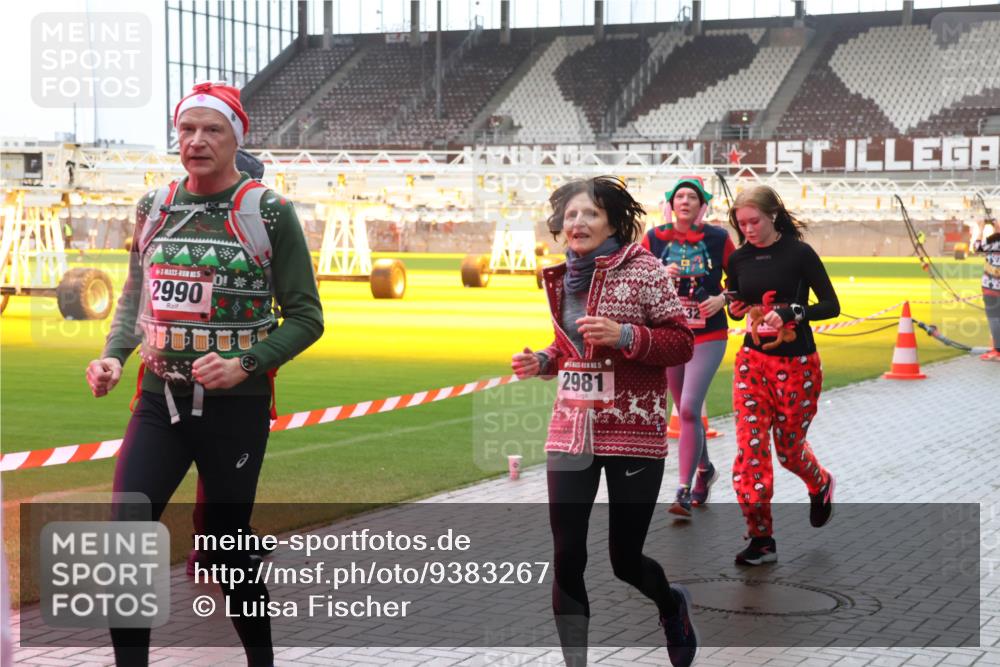 07.12.2025 - St. Pauli X-Mass-Run No. 15 Luisa Fischer http://msf.ph/oto/9383267 07.12.2025 11:25:37 Ziel 2990, 2981, 470, 473, 705, 1384, 1427, 1527, 1544, 1855, 1858, 1961, 2151, 2193, 2244, 2447, 2859, 2869, 2981, 2990, 3126, 3193, 3195, 3290, 3296, 3301, 3306, 3314, 4101, 4632, 5003 meine-sportfotos.de