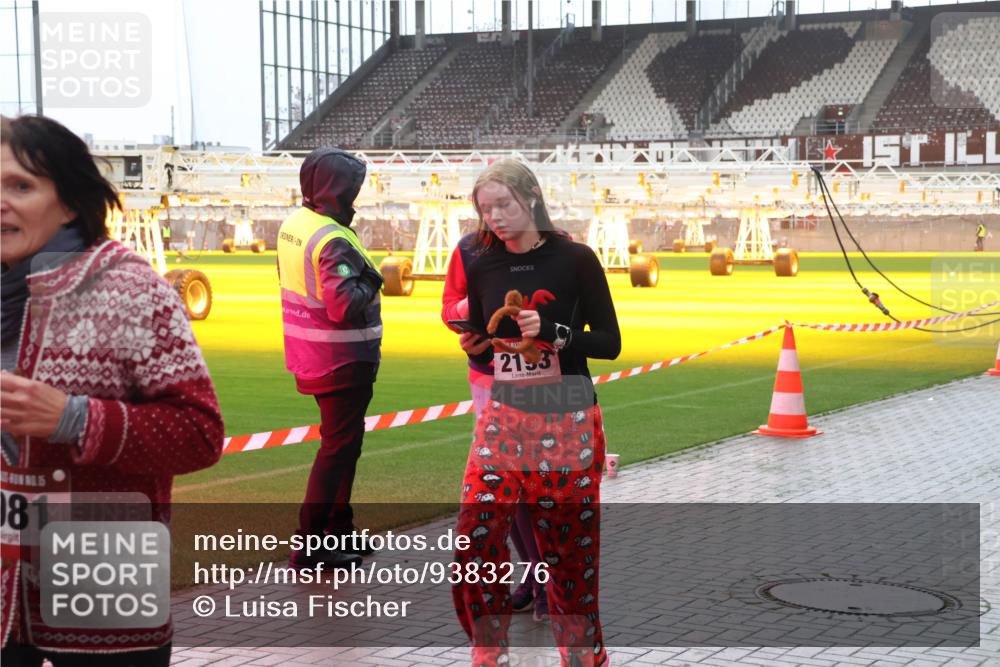 07.12.2025 - St. Pauli X-Mass-Run No. 15 Luisa Fischer http://msf.ph/oto/9383276 07.12.2025 11:25:38 Ziel 81, 2193, 470, 473, 705, 1384, 1427, 1527, 1544, 1855, 1858, 1961, 2151, 2193, 2244, 2447, 2859, 2869, 2981, 2990, 3126, 3193, 3290, 3296, 3301, 3306, 3314, 4101, 4632, 5003 meine-sportfotos.de