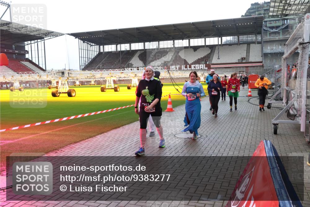07.12.2025 - St. Pauli X-Mass-Run No. 15 Luisa Fischer http://msf.ph/oto/9383277 07.12.2025 10:52:25 Ziel 2836, 1964, 2737, 27, 275, 328, 499, 506, 654, 931, 1047, 1098, 1964, 1982, 1984, 2103, 2105, 2165, 2287, 2289, 2327, 2332, 2553, 2592, 2593, 2607, 2642, 2643, 2661, 2674, 2836, 2837, 2959, 3223, 3228, 4550, 4862, 4864, 4865, 4866, 4879, 4880 meine-sportfotos.de