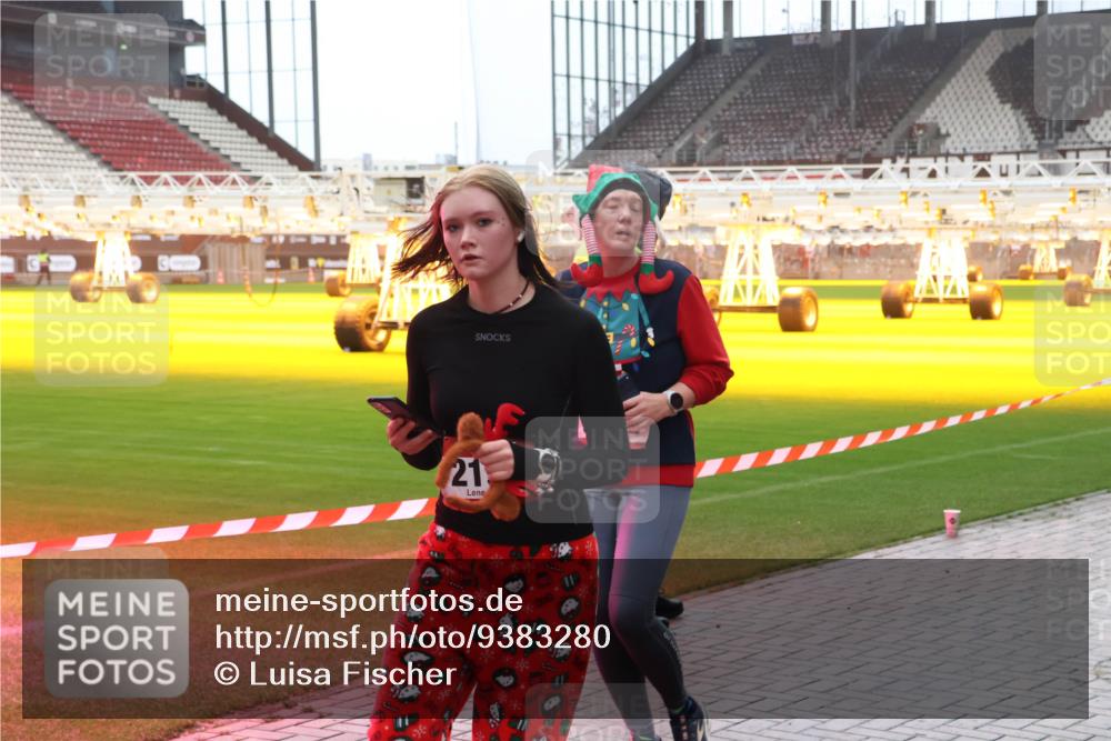 07.12.2025 - St. Pauli X-Mass-Run No. 15 Luisa Fischer http://msf.ph/oto/9383280 07.12.2025 11:25:39 Ziel 21, 470, 473, 705, 1384, 1427, 1527, 1544, 1855, 1858, 1961, 2151, 2193, 2244, 2447, 2981, 2990, 3126, 3290, 3296, 3301, 3306, 3314, 4101, 4632, 5003 meine-sportfotos.de