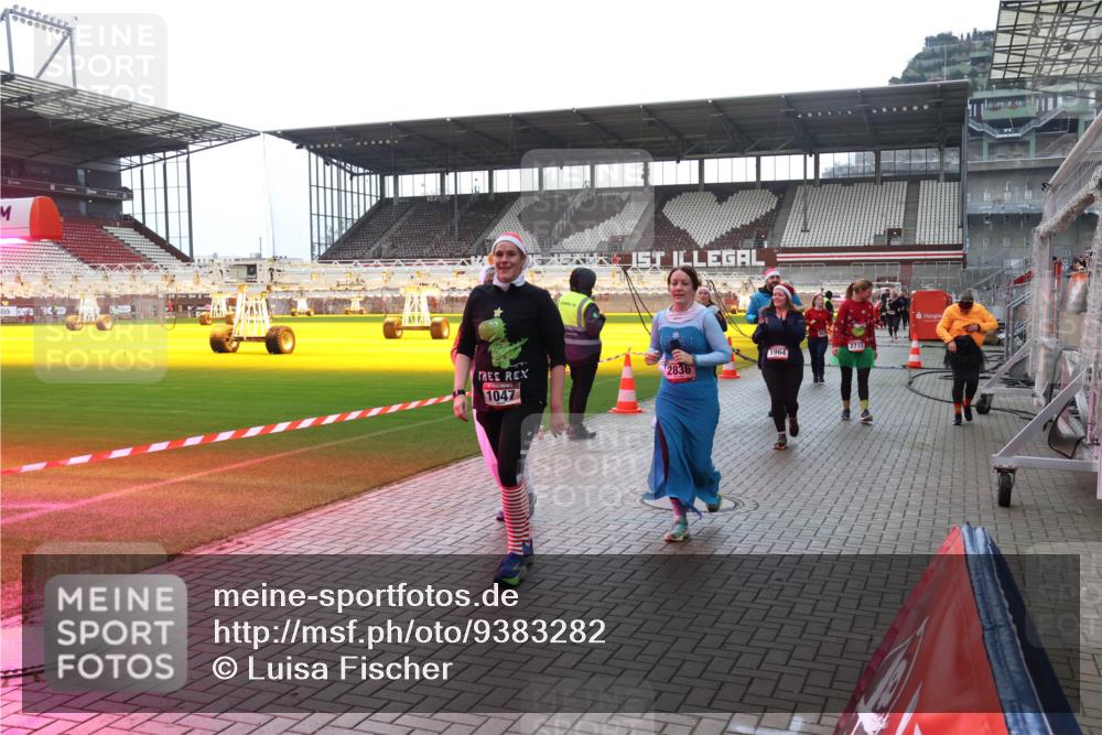 07.12.2025 - St. Pauli X-Mass-Run No. 15 Luisa Fischer http://msf.ph/oto/9383282 07.12.2025 10:52:25 Ziel 1047, 2836, 1964, 2737, 27, 275, 328, 499, 506, 654, 931, 1047, 1098, 1964, 1982, 1984, 2103, 2105, 2165, 2287, 2289, 2327, 2332, 2553, 2592, 2593, 2607, 2642, 2643, 2661, 2674, 2836, 2837, 2959, 3223, 3228, 4550, 4862, 4864, 4865, 4866, 4879, 4880 meine-sportfotos.de