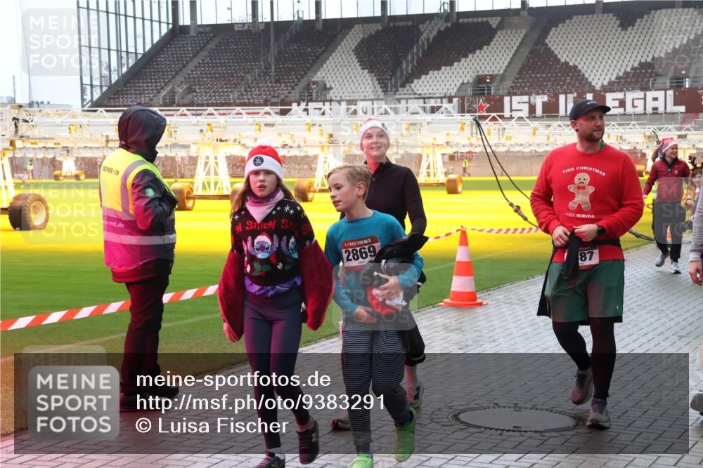 07.12.2025 - St. Pauli X-Mass-Run No. 15 Luisa Fischer http://msf.ph/oto/9383291 07.12.2025 11:25:44 Ziel 15, 2869, 87, 470, 473, 1527, 1544, 1855, 1858, 1961, 2151, 2193, 2244, 2447, 2498, 2981, 2990, 3126, 3290, 3296, 3301, 3314, 4101, 4825, 5003 meine-sportfotos.de