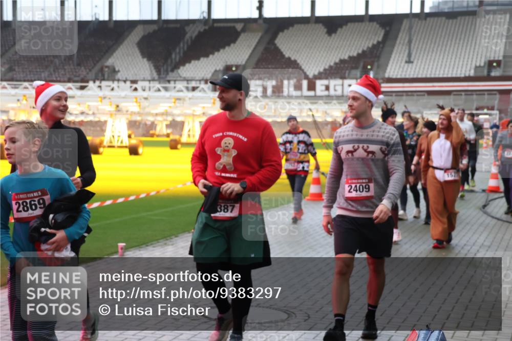 07.12.2025 - St. Pauli X-Mass-Run No. 15 Luisa Fischer http://msf.ph/oto/9383297 07.12.2025 11:25:45 Ziel 2869, 387, 2409, 470, 473, 1527, 1544, 1855, 1858, 1961, 2151, 2193, 2244, 2498, 2981, 2990, 3126, 3290, 3296, 3301, 3314, 4101, 4825, 5003 meine-sportfotos.de