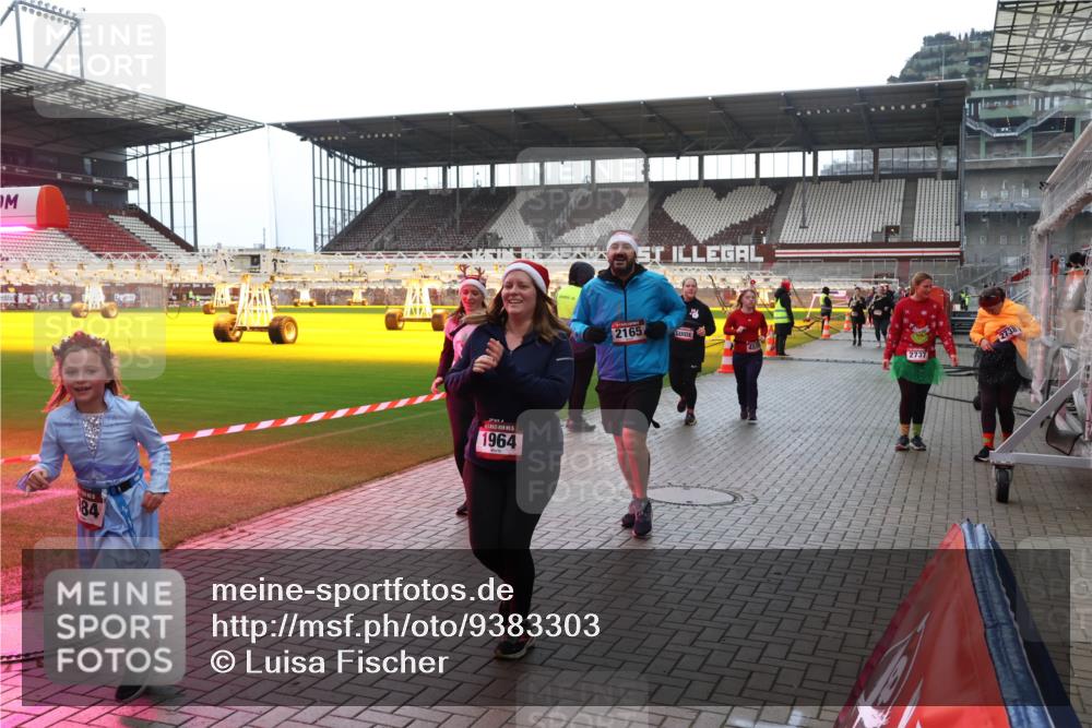 07.12.2025 - St. Pauli X-Mass-Run No. 15 Luisa Fischer http://msf.ph/oto/9383303 07.12.2025 10:52:28 Ziel 84, 1964, 2165, 2737, 27, 275, 328, 499, 506, 654, 931, 1047, 1098, 1964, 1982, 1984, 2103, 2105, 2165, 2287, 2289, 2327, 2332, 2553, 2592, 2593, 2607, 2661, 2836, 2837, 3223, 3228, 4550, 4797, 4862, 4864, 4865, 4866, 4879, 4880 meine-sportfotos.de