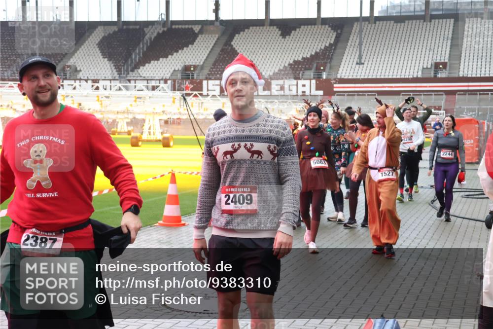 07.12.2025 - St. Pauli X-Mass-Run No. 15 Luisa Fischer http://msf.ph/oto/9383310 07.12.2025 11:25:46 Ziel 15, 2409, 2387, 5003, 1527, 3290, 2244, 470, 473, 1527, 1544, 1855, 1858, 1961, 2151, 2193, 2244, 2498, 2981, 2990, 3126, 3290, 3296, 3301, 3314, 4101, 4825, 5003 meine-sportfotos.de