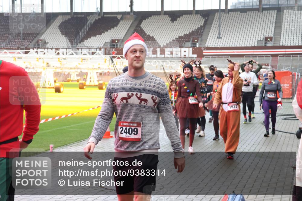 07.12.2025 - St. Pauli X-Mass-Run No. 15 Luisa Fischer http://msf.ph/oto/9383314 07.12.2025 11:25:47 Ziel 15, 2409, 7, 5003, 3301, 1527, 2244, 470, 473, 1334, 1339, 1388, 1527, 1544, 1672, 1855, 1858, 1961, 2151, 2193, 2244, 2498, 2981, 2990, 3126, 3290, 3296, 3301, 3314, 4101, 4825, 5003 meine-sportfotos.de