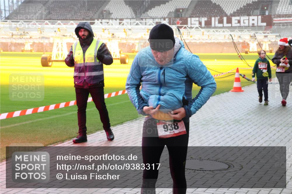 07.12.2025 - St. Pauli X-Mass-Run No. 15 Luisa Fischer http://msf.ph/oto/9383317 07.12.2025 10:13:36 Ziel 938, 2712, 2711, 9, 18, 80, 938, 1044, 1062, 1126, 1220, 1397, 1733, 2687, 2711, 2712, 3040, 3428, 3514, 3551, 3557, 3588, 3589, 3799, 3834, 3836, 4081, 4082, 4083, 4487, 4664 meine-sportfotos.de