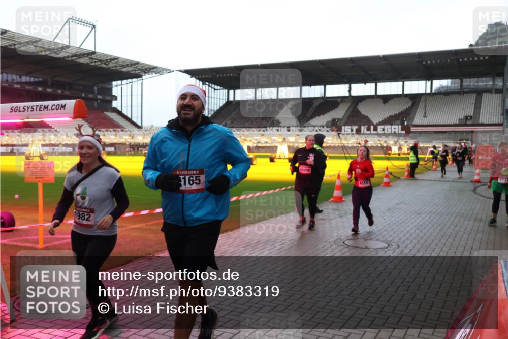 07.12.2025 - St. Pauli X-Mass-Run No. 15 Luisa Fischer http://msf.ph/oto/9383319 07.12.2025 10:52:30 Ziel 1982, 165, 4550, 2737, 27, 275, 328, 499, 506, 654, 931, 1098, 1964, 1982, 1984, 2103, 2105, 2165, 2287, 2289, 2327, 2332, 2553, 2592, 2593, 2607, 2661, 2836, 2837, 3223, 3228, 4550, 4797, 4862, 4864, 4865, 4866, 4879, 4880, 4882 meine-sportfotos.de