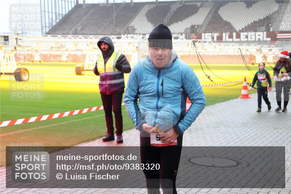 07.12.2025 - St. Pauli X-Mass-Run No. 15 Luisa Fischer http://msf.ph/oto/9383320 07.12.2025 10:13:37 Ziel 9, 18, 80, 938, 1044, 1062, 1126, 1220, 1397, 1733, 2687, 2711, 2712, 3040, 3551, 3557, 3588, 3589, 4081, 4082, 4083, 4487, 4664 meine-sportfotos.de