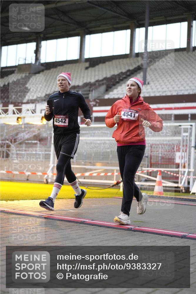 07.12.2025 - St. Pauli X-Mass-Run No. 15 Patografie http://msf.ph/oto/9383327 07.12.2025 10:24:33 Ziel 1986, 2071, 4136, 4155, 4541, 4542, 4766, 4780 meine-sportfotos.de