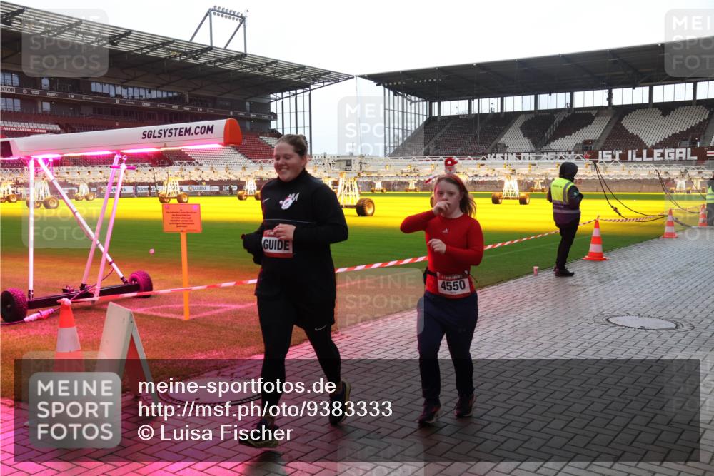 07.12.2025 - St. Pauli X-Mass-Run No. 15 Luisa Fischer http://msf.ph/oto/9383333 07.12.2025 10:52:32 Ziel 4550, 27, 275, 328, 499, 506, 654, 931, 1098, 1964, 1982, 1984, 2165, 2287, 2289, 2553, 2592, 2593, 2607, 2661, 2836, 2837, 3223, 3228, 4550, 4797, 4862, 4864, 4865, 4866, 4879, 4880, 4882 meine-sportfotos.de