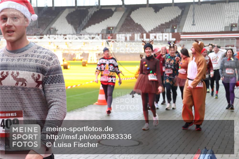 07.12.2025 - St. Pauli X-Mass-Run No. 15 Luisa Fischer http://msf.ph/oto/9383336 07.12.2025 11:25:48 Ziel 15, 409, 500, 2244, 470, 473, 1334, 1339, 1379, 1388, 1527, 1544, 1672, 1855, 1858, 1961, 2151, 2193, 2244, 2498, 2981, 2990, 3126, 3290, 3296, 3301, 4101, 4654, 4825, 5003 meine-sportfotos.de