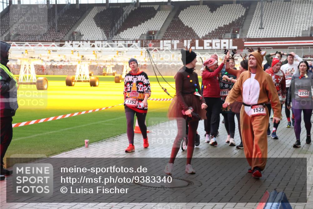 07.12.2025 - St. Pauli X-Mass-Run No. 15 Luisa Fischer http://msf.ph/oto/9383340 07.12.2025 11:25:49 Ziel 1752, 1961, 1527, 3290, 2244, 470, 473, 1334, 1339, 1379, 1388, 1527, 1544, 1672, 1855, 1858, 1961, 2151, 2193, 2244, 2498, 2981, 2990, 3126, 3290, 3296, 3301, 4101, 4654, 4825, 5003 meine-sportfotos.de