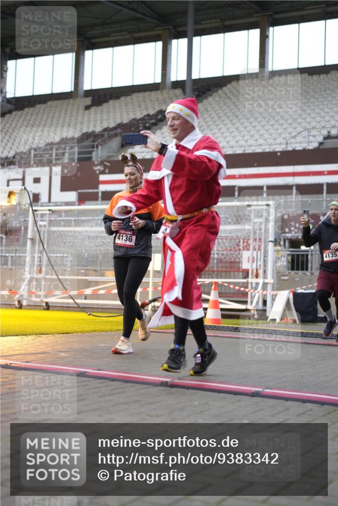 07.12.2025 - St. Pauli X-Mass-Run No. 15 Patografie http://msf.ph/oto/9383342 07.12.2025 10:24:38 Ziel 1986, 2071, 3152, 4078, 4079, 4091, 4092, 4135, 4136, 4155, 4177, 4497, 4530, 4541, 4542, 4766, 4780 meine-sportfotos.de